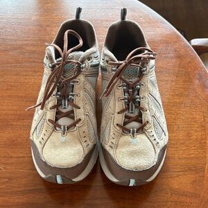 Men’s New Balance Tan and Brown Athletic Shoes